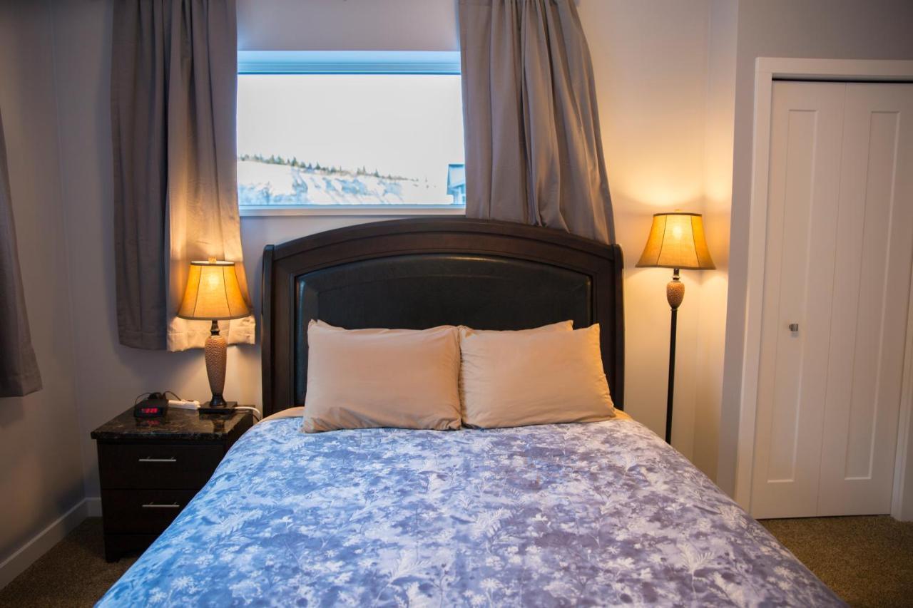 Downtown Whitehorse 4 Bedrooms Deluxe Condo Екстер'єр фото