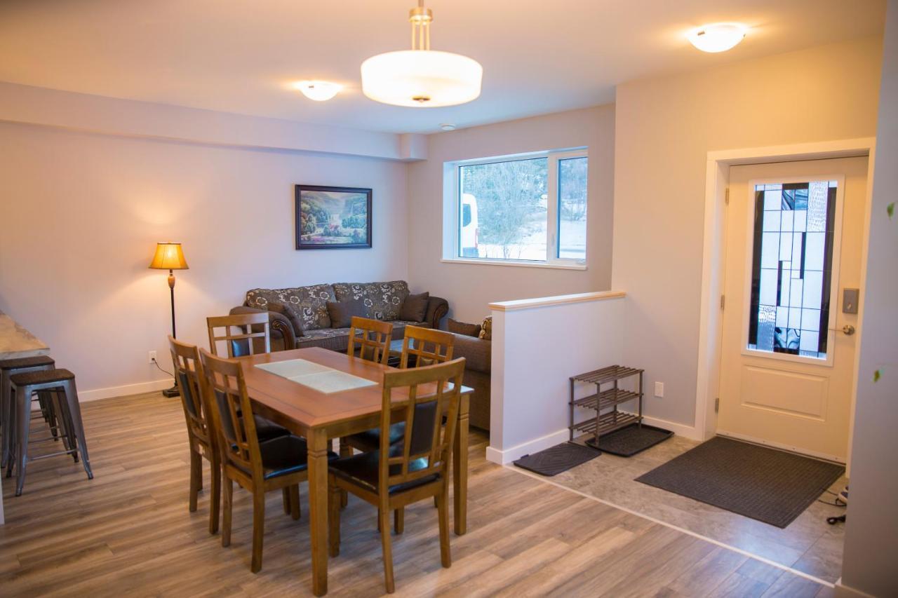 Downtown Whitehorse 4 Bedrooms Deluxe Condo Екстер'єр фото