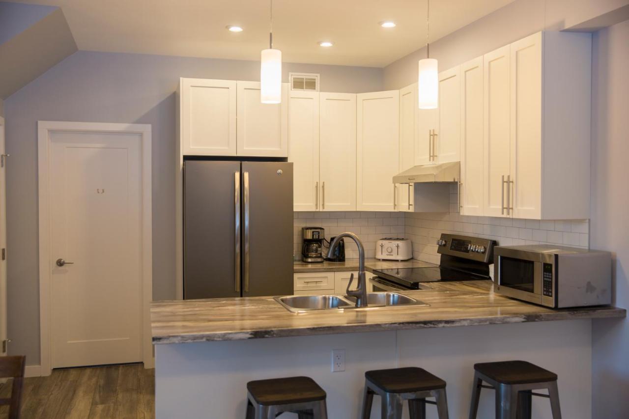 Downtown Whitehorse 4 Bedrooms Deluxe Condo Екстер'єр фото