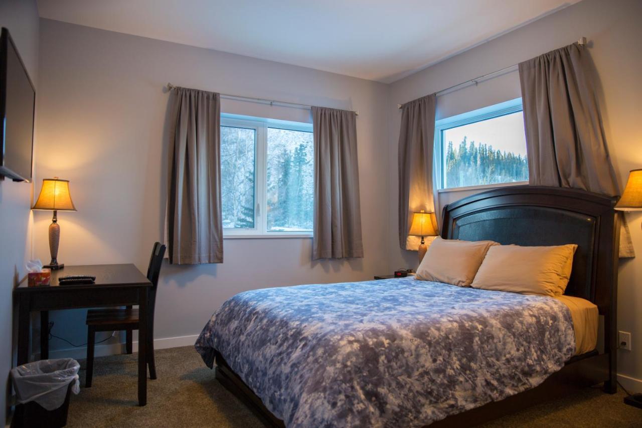 Downtown Whitehorse 4 Bedrooms Deluxe Condo Екстер'єр фото