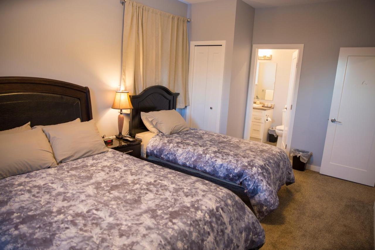 Downtown Whitehorse 4 Bedrooms Deluxe Condo Екстер'єр фото