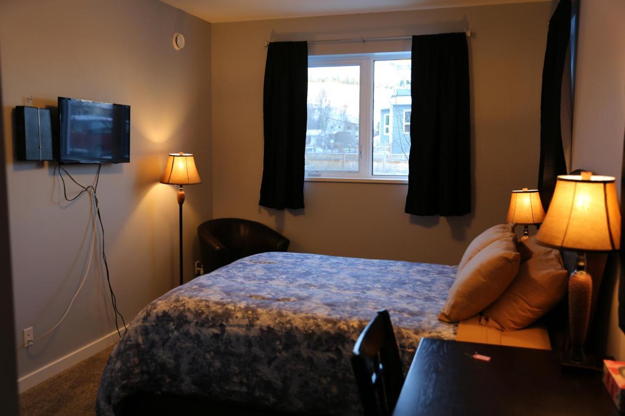 Downtown Whitehorse 4 Bedrooms Deluxe Condo Екстер'єр фото