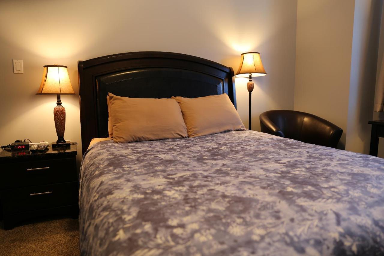Downtown Whitehorse 4 Bedrooms Deluxe Condo Екстер'єр фото