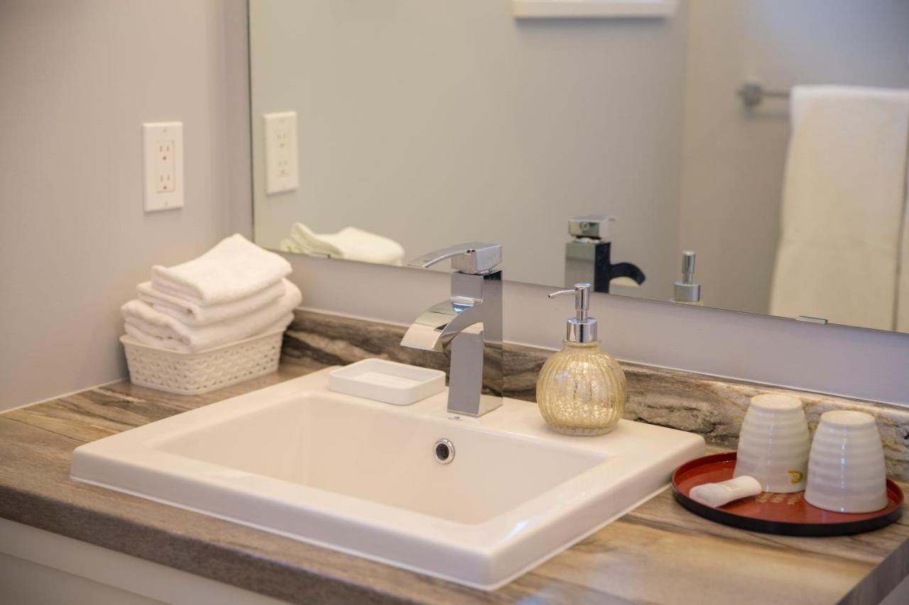 Downtown Whitehorse 4 Bedrooms Deluxe Condo Екстер'єр фото
